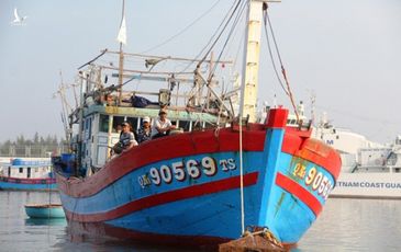 ‘Tàu Trung Quốc không cứu còn ép chúng tôi ký giấy đánh bắt vi phạm chủ quyền’