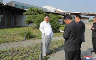 Báo Hàn: Triều Tiên gửi tín hiệu tới Mỹ qua nhân vật đặc biệt bên cạnh ông Kim Jong Un trên núi Kumgang