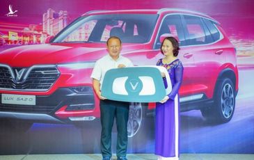 Vinfast tặng xe Lux SA2.0 phiên bản cao cấp cho HLV Park Hang Seo