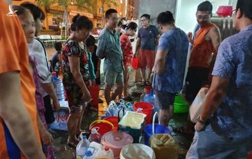 Phát hiện Công ty nước sông Đà xả nước súc rửa bể chứa ra suối Đồng Bãi