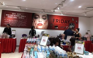 Giới trẻ đổ xô ‘săn’ Black Friday