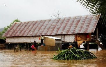 Hàng trăm căn nhà bị ngập do mưa lũ