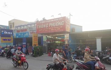 Bắt 2 nghi can nổ súng cướp tiệm vàng táo tợn ở Sài Gòn