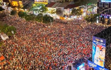 Hàng vạn CĐV đổ ra đường cổ vũ U22 Việt Nam, tin thầy trò HLV Park sẽ vô địch SEA Games