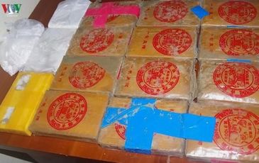 Cả làng náo động vì nhặt được 25 bánh heroin ở bãi biển