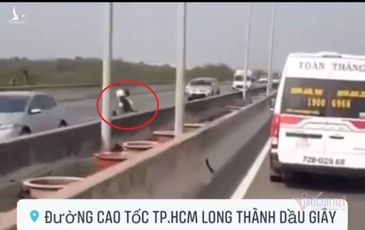 Đôi nam nữ lao xe máy ngược chiều trên cao tốc Long Thành