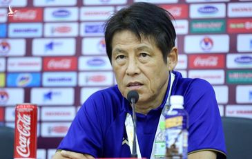 HLV Nishino cho rằng trọng tài đã sai khi quyết định thổi penalty