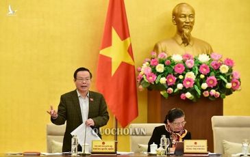“Có bộ trưởng nói nhanh như tên lửa, dân không nghe được”
