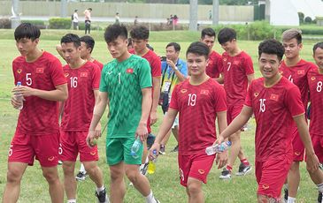 Bùi Tiến Dũng không có tên trong đội hình chính trận U22 Việt Nam vs U22 Singapore