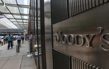 Moody’s hạ triển vọng tín nhiệm Việt Nam: Không thể chỉ rút kinh nghiệm