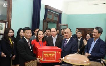 Thủ tướng dâng hương tưởng nhớ Bác Hồ