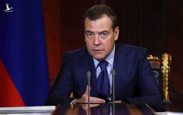 Thủ tướng Nga Dmitry Medvedev từ chức, giải tán chính phủ