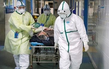 Nhân viên y tế mùa dịch, kiêm luôn nhân viên phục vụ nhưng vẫn bị chửi “đồ ngu”
