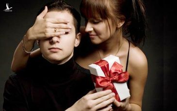 Ngày lễ tình nhân Valentine 14/2, nữ tặng quà cho nam?