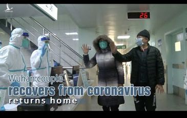 [VIDEO] Cặp vợ chồng nhiễm virus corona ở Vũ Hán được chữa khỏi, cùng nhau xuất viện