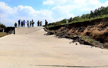 Kinh hoàng sụp lún, sạt lở đất chưa từng thấy ở Cà Mau