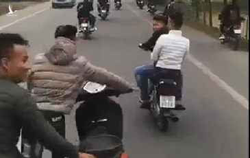 Video: Phẫn nộ hàng chục thanh niên phóng xe máy đánh võng, chặn đầu xe chở tân binh nhập ngũ