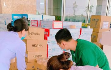 Những bữa cơm ấm lòng dành tặng bác sỹ nơi tuyến đầu chống dịch Covid-19