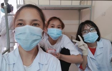 Sinh viên y xuyên đêm chống dịch: ‘Mọi người đều vất vả, chúng em có sá gì’