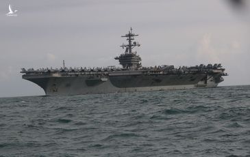 Mục kích tàu sân bay USS Theodore Roosevelt vào vịnh Đà Nẵng