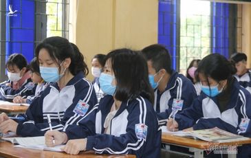 Những ngày đối mặt với bàn tán của lớp học bị cách ly