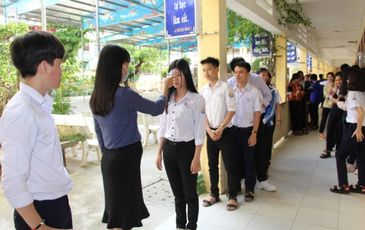 Nhiều tỉnh thành tiếp tục cho học sinh nghỉ sau khi thông báo học lại