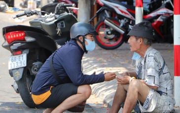 Tình người miền Tây trong dịch COVID-19