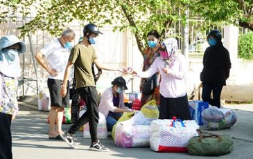 Chủ tịch Nguyễn Thành Phong chỉ đạo chấm dứt tình trạng tụ tập tiếp tế cho người cách ly