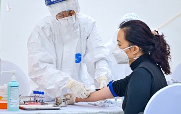 “Lo cho thầy thuốc lúc này không chỉ là nghĩa tình, mà còn là trách nhiệm”