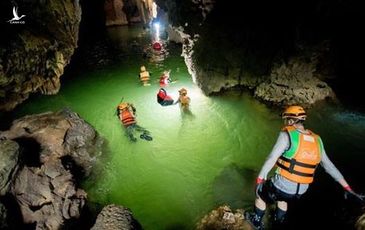 Một chuyên gia hang động Anh bay cùng chuyến với ‘số 17’ đang khảo sát tại Quảng Bình