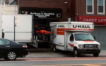 Phát hiện hàng chục thi thể đang phân hủy trên xe tải ở New York