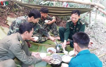 Bộ đội dựng lều giữa rừng ngăn nhập cảnh trái phép tuyến biên giới