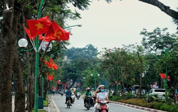 Hà Nội, TP.HCM rực rỡ cờ đỏ mừng 45 năm ngày thống nhất đất nước