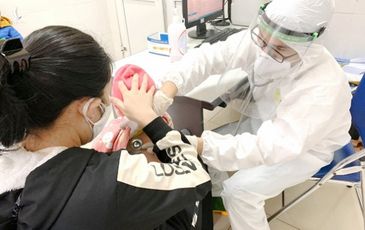 Bé 2 tuổi nhập viện vì gia đình tự mua thuốc chữa trị do sợ nhiễm nCov
