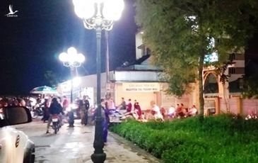 Hành lễ đông người giữa cao điểm dịch COVID-19 đi ngược lại chủ trương, gây nguy hiểm sức khỏe cộng đồng