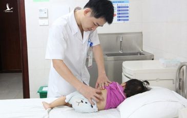 Phẫu thuật thành công cho bệnh nhi có 3 quả thận