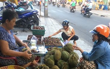 ‘Vua của các loại trái cây’ đại hạ giá ở vỉa hè Sài Gòn, vì sao?