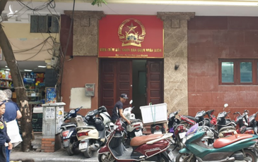 Tạm đình chỉ công tác phó viện trưởng Viện KSND quận Hoàn Kiếm bị tố moi tiền