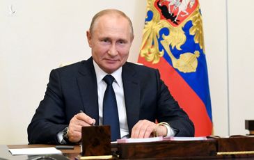 Tổng thống Putin phê chuẩn dùng vũ khí hạt nhân để tấn công đáp trả