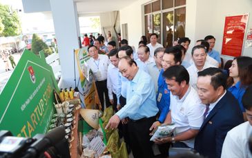 Thủ tướng Nguyễn Xuân Phúc lần thứ ba trực tiếp đối thoại cùng nông dân