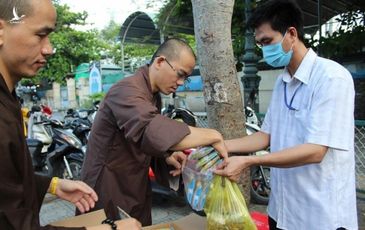 Những người trẻ ‘Sống để yêu thương’