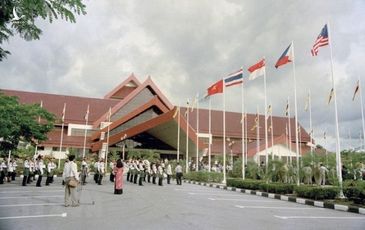 Nguyên PTT Vũ Khoan: ASEAN là bậc thang đầu tiên nên quan trọng lắm