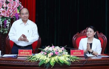 Thủ tướng Nguyễn Xuân Phúc làm việc với cán bộ chủ chốt tỉnh Ninh Bình