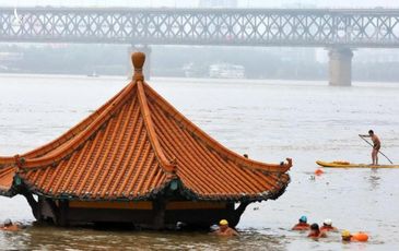 Dịch bệnh chưa qua, thiên tai đã tới: TQ “trọng thương” sau hàng loạt thảm họa tự nhiên