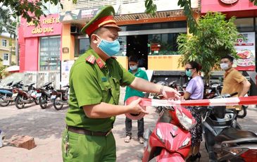 Công an phong tỏa quán pizza có ca nghi nhiễm Covid-19 ở Hà Nội