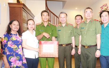 Bộ trưởng Tô Lâm thăm, tặng quà các thương binh, gia đình liệt sĩ