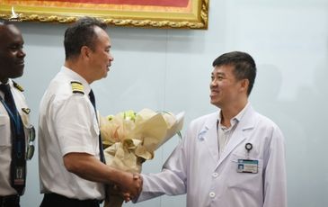 Bác sĩ Chợ Rẫy điều trị cho phi công người Anh đã có mặt tại Đà Nẵng