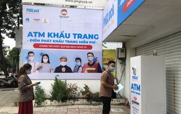 Ấm áp nghĩa tình ATM khẩu trang trong tâm dịch Covid-19