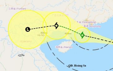 Áp thấp nhiệt đới đang mạnh thành bão, Hà Nội tiếp tục mưa lớn