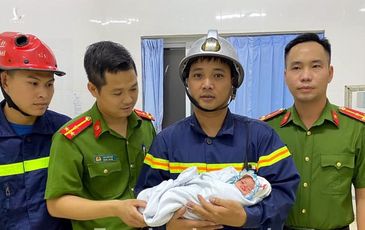 Hà Nội: Lực lượng Công an giải cứu bé trai sơ sinh bị bỏ rơi giữa 2 khe tường rất hẹp